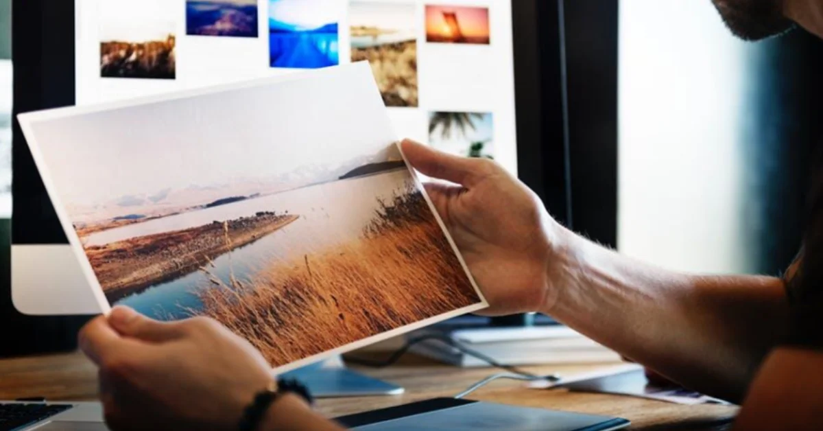holding holding a printed art