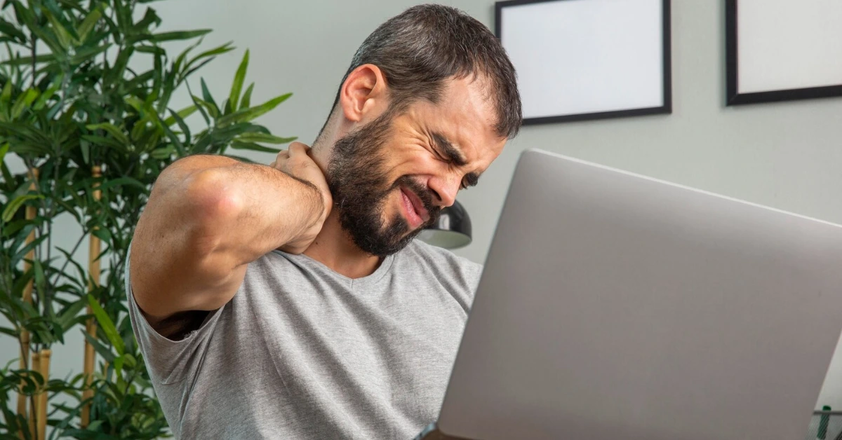 a man experiencing neck pain