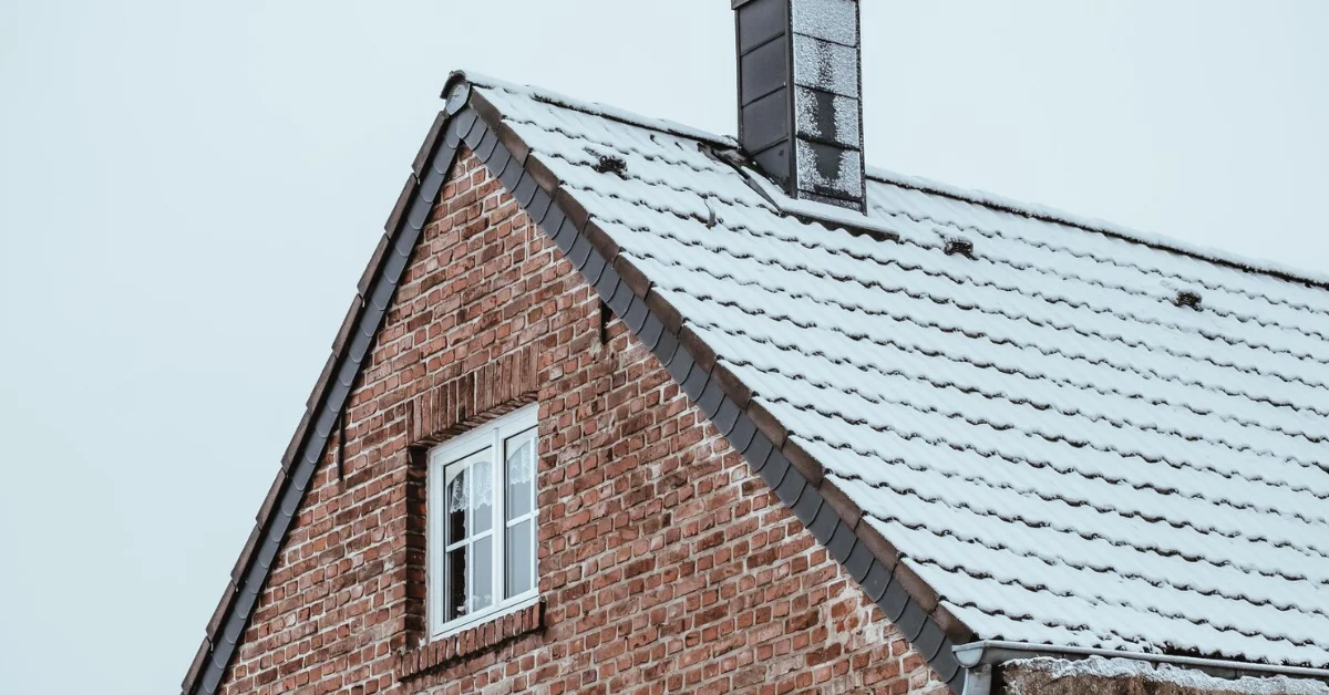 roof house covered by snow